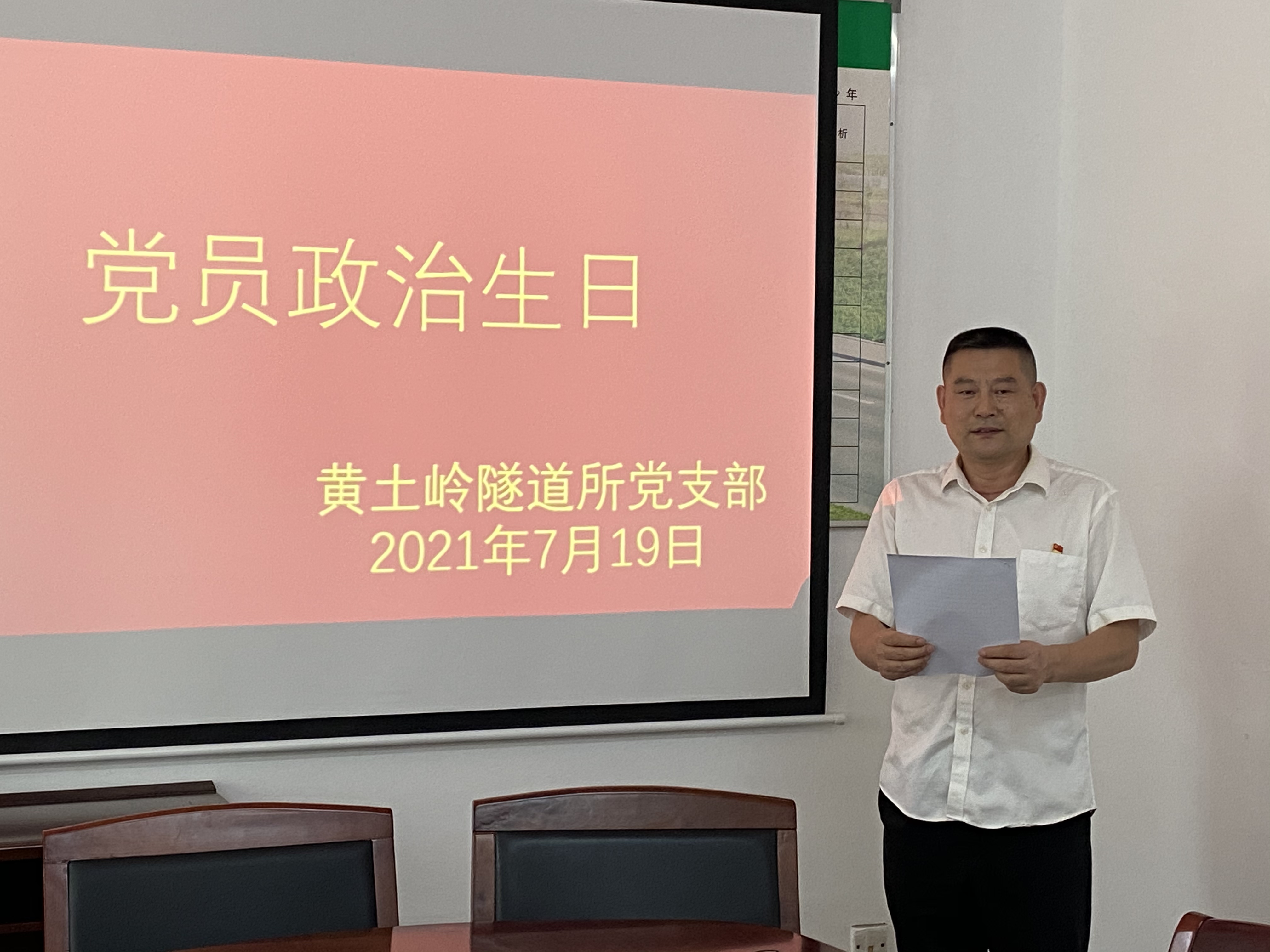 1627375384437557.jpg 贈送“黨員政治生日”賀卡林玲攝.jpg