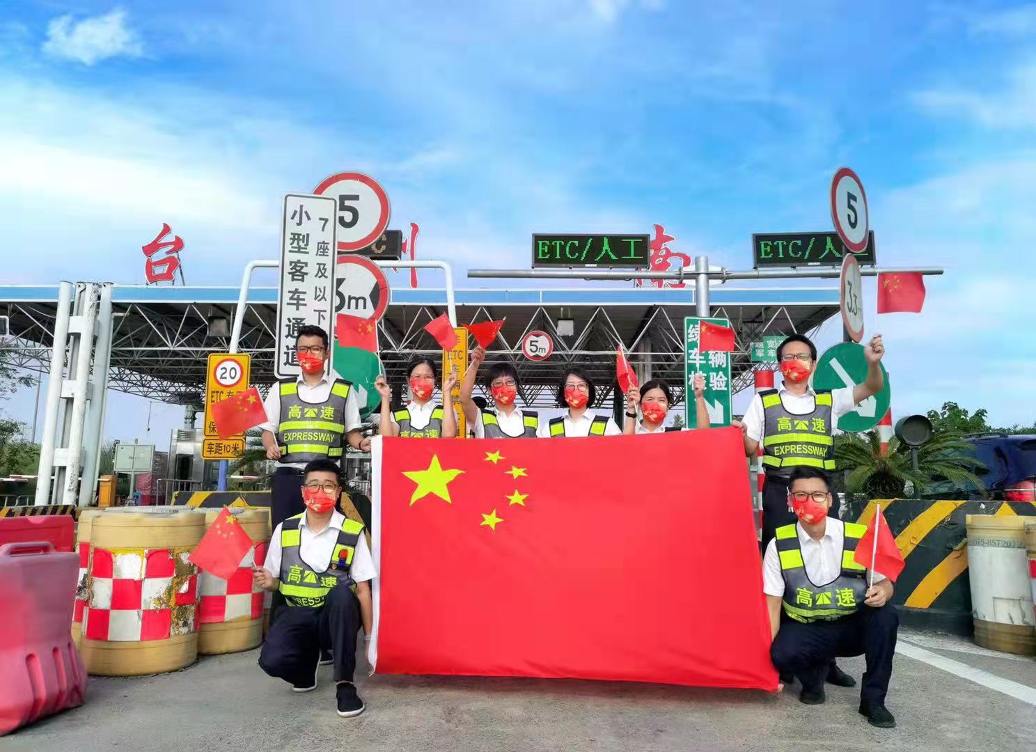 1633677439201630.jpg 國(guó)慶我在崗照片1張亮拍攝.jpg