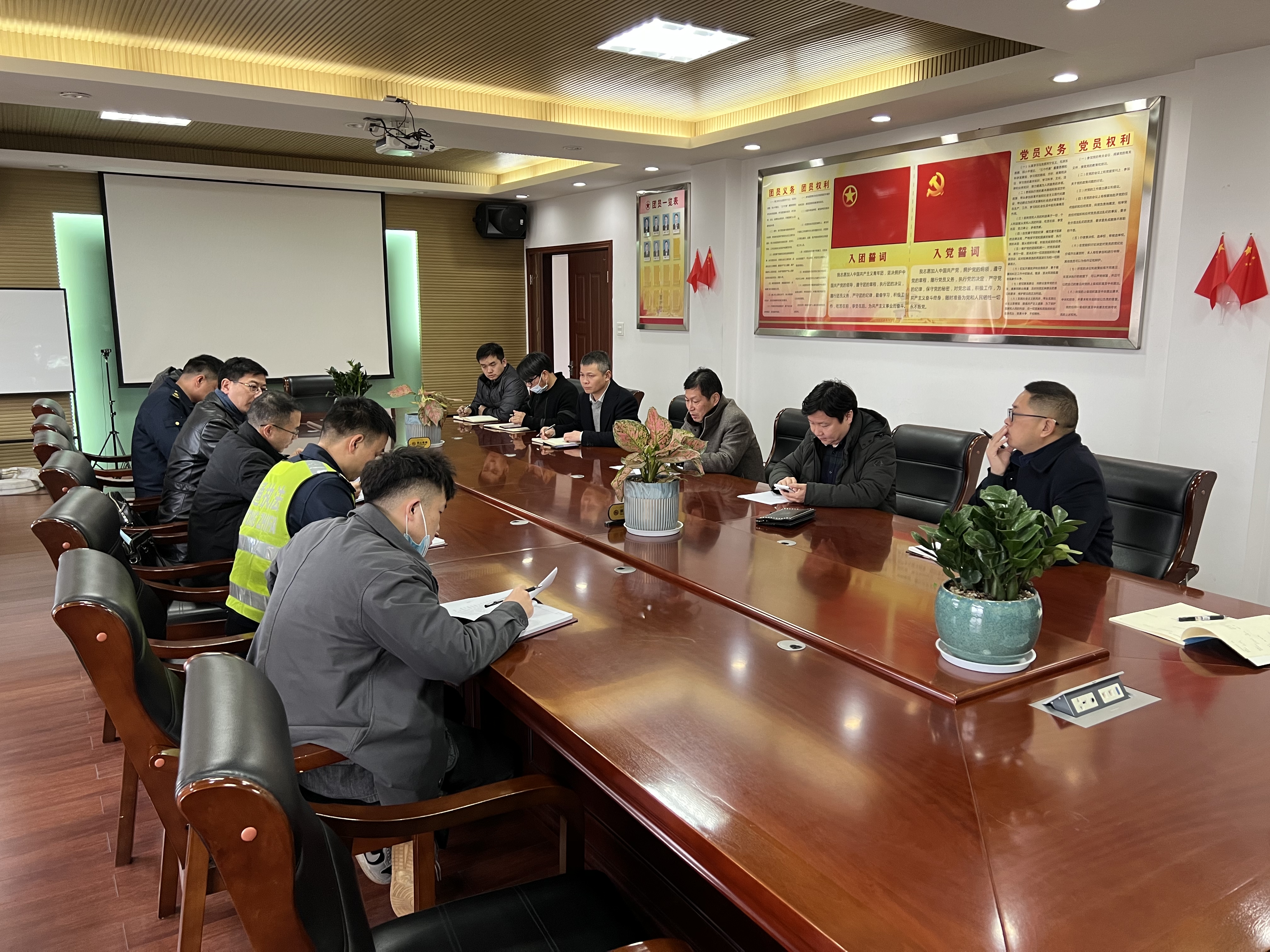 1642385147777627.jpg 20220113圖為三化一平專項(xiàng)整治會(huì)議召開 林堅(jiān)攝.JPG