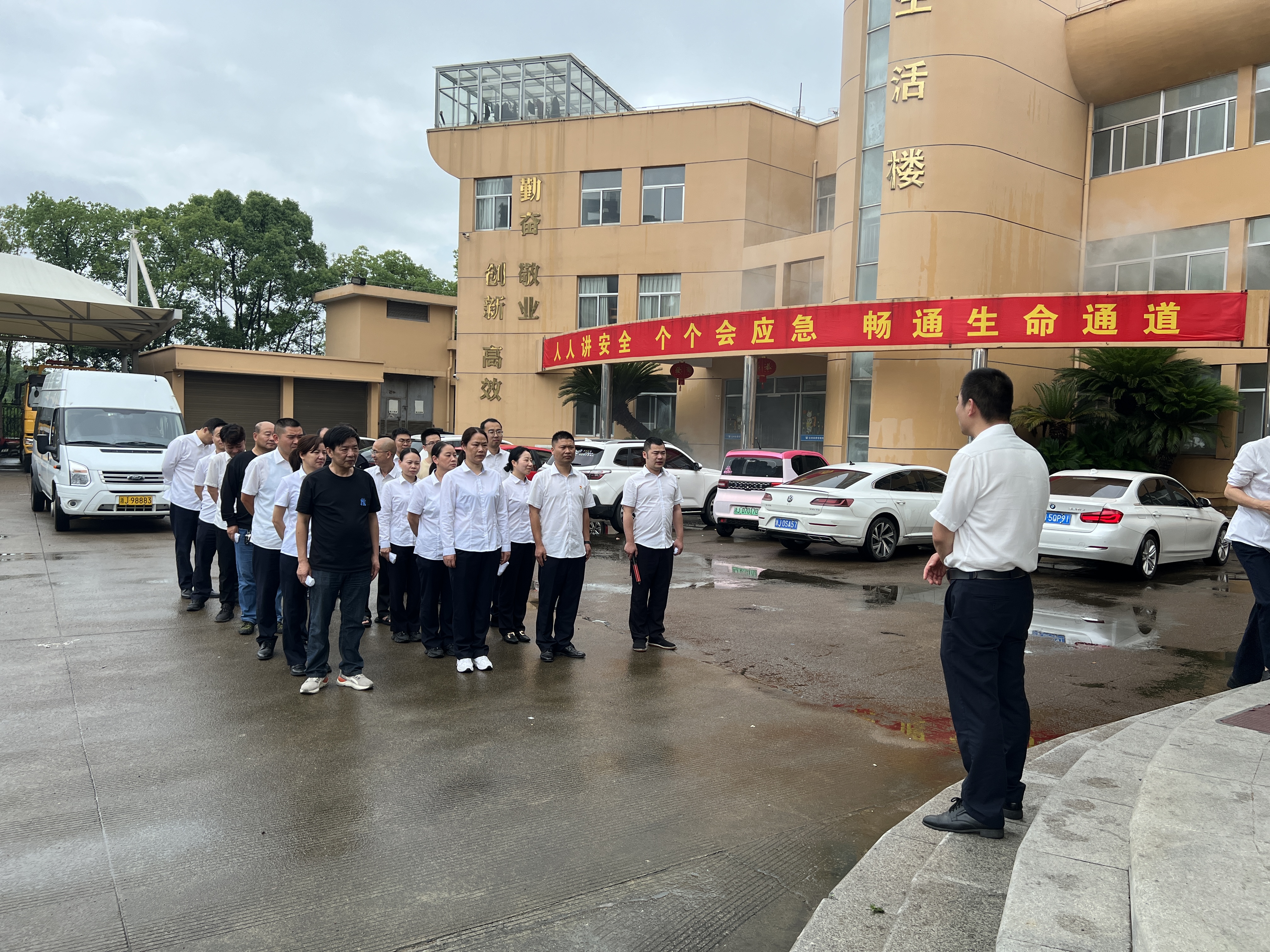 1718332722335926.jpg bda324d6fa1b6f0d91821c0fd4233c9.jpg