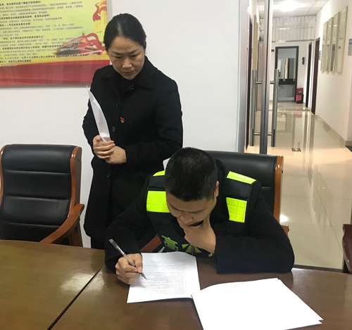 圖為考試現(xiàn)場 陳瑩攝2_副本.jpg